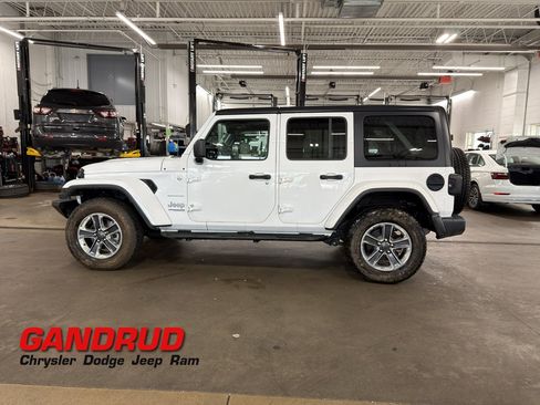 Used 2018 Jeep Wrangler Unlimited Sahara AWD/4WD image 1