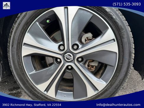 Used 2018 Nissan Leaf SV w/ SV Technology Package FWD image 6