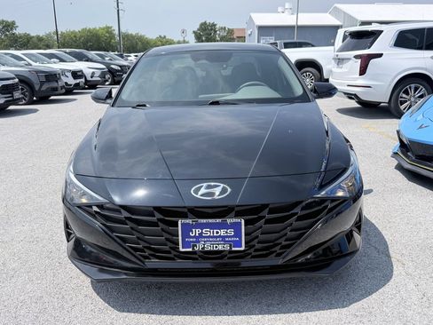 Used 2023 Hyundai Elantra SEL FWD image 2