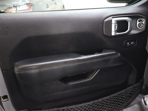 Used 2020 Jeep Wrangler Unlimited Sahara w/ Uconnect 4C Nav & Sound Group AWD/4WD image 15