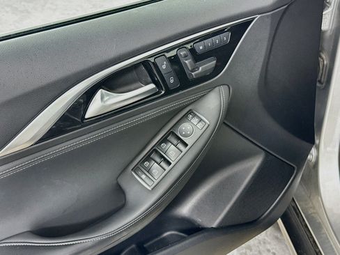 Used 2018 INFINITI QX30 AWD image 20