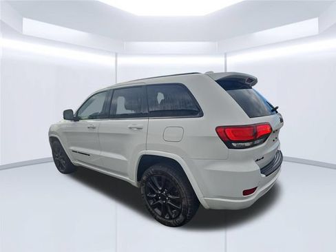 Used 2022 Jeep Grand Cherokee Laredo X AWD/4WD image 3