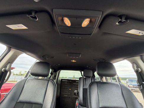 Used 2017 Dodge Grand Caravan SXT FWD image 31