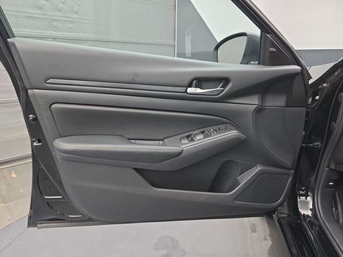 Used 2025 Nissan Altima 2.5 SV image 25