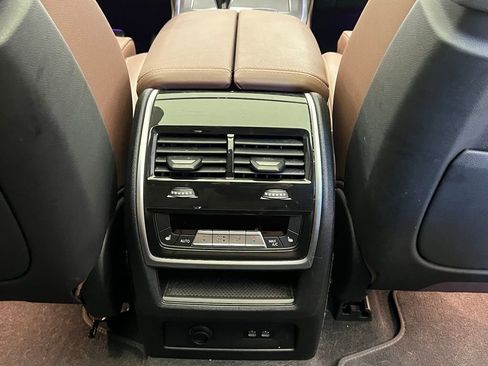 Certified 2022 BMW X7 xDrive40i w/ M Sport Package image 9