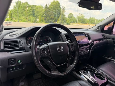 Used 2018 Honda Pilot Touring image 11