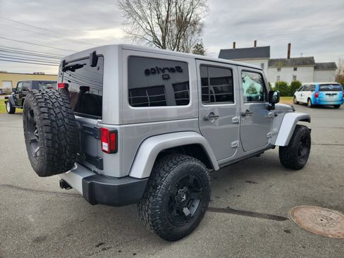 Used 2014 Jeep Wrangler Unlimited Sahara w/ Max Tow Package image 14