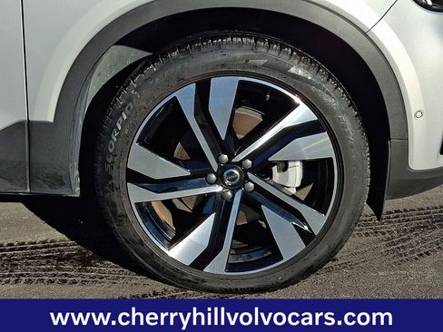 Certified 2025 Volvo XC40 B5 Plus image 9