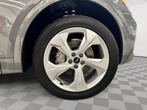 Certified 2025 Audi Q5 2.0T Premium Plus w/ Premium Plus Package AWD/4WD image 9