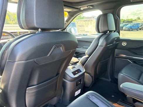 New 2025 Lincoln Navigator Reserve w/ Jet Appearance Package image 17