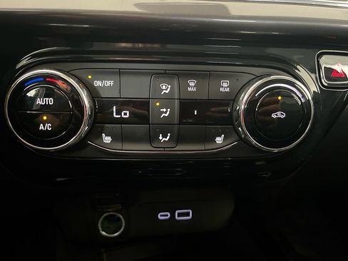 Used 2025 Chevrolet Trax ACTIV w/ Sunroof Package FWD image 16