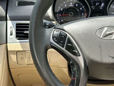 Used 2013 Hyundai Elantra GLS w/ Preferred Pkg FWD image 9