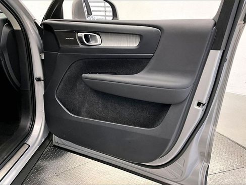 Used 2023 Volvo XC40 B5 Ultimate w/ Climate Package image 19