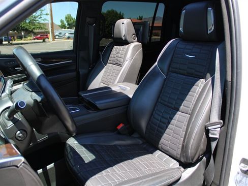 Used 2022 Cadillac Escalade ESV Sport Platinum AWD/4WD image 19