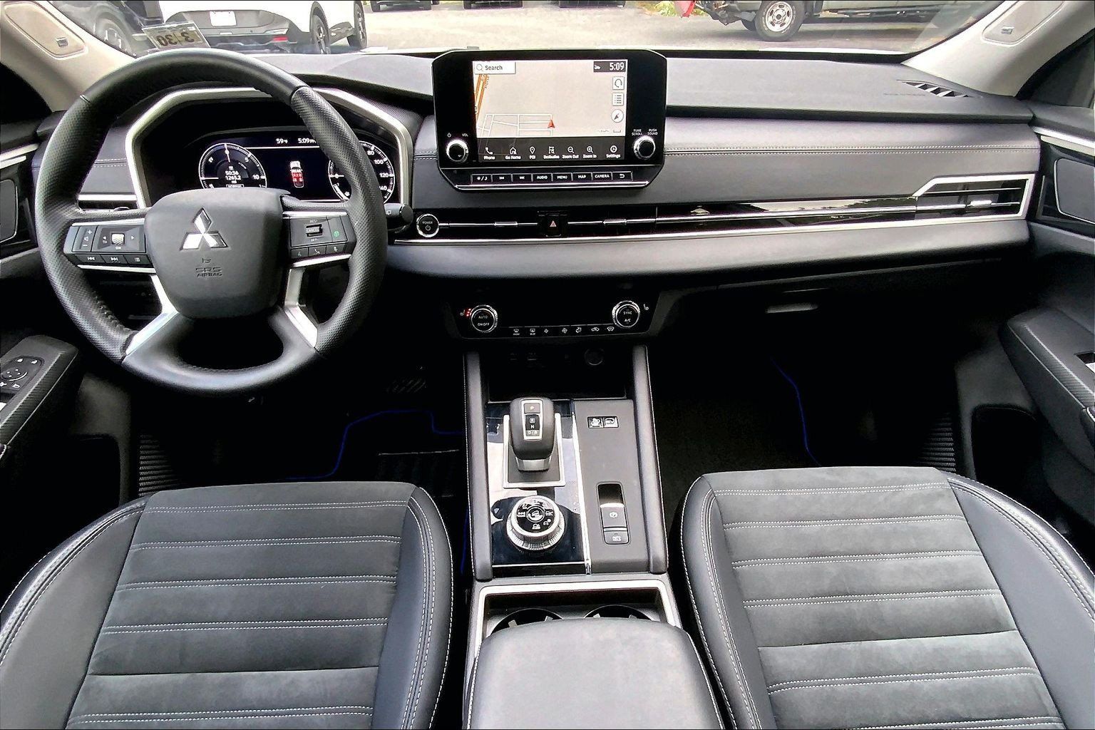 Used 2025 Mitsubishi Outlander 4WD Plug-In Hybrid image 17