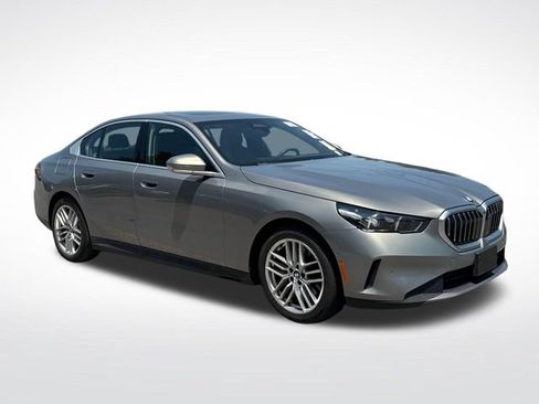 Used 2024 BMW 530i RWD image 9