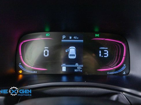 Used 2025 Kia Soul LX w/ LX Technology Package FWD image 16