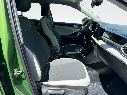 New 2026 Volkswagen Taos SE FWD image 25