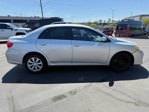 Used 2012 Toyota Corolla LE FWD image 4