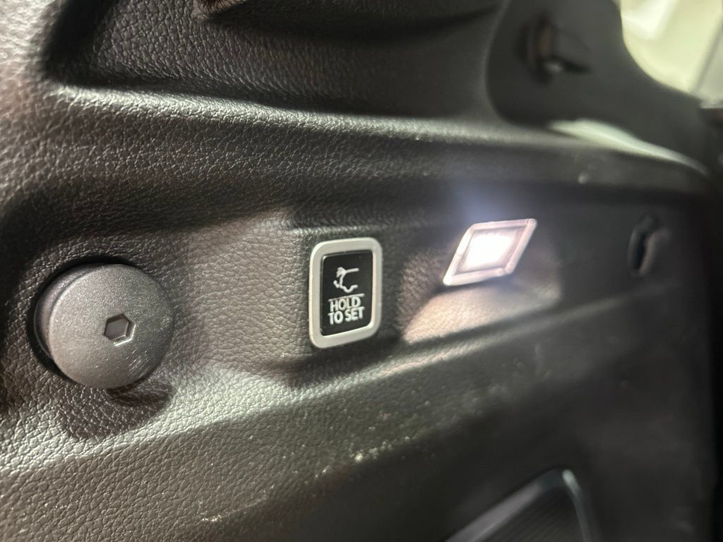 Used 2022 Jeep Grand Cherokee L Limited AWD/4WD image 24