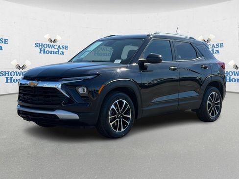 Used 2024 Chevrolet TrailBlazer LT w/ LT Cold Weather Package image 2