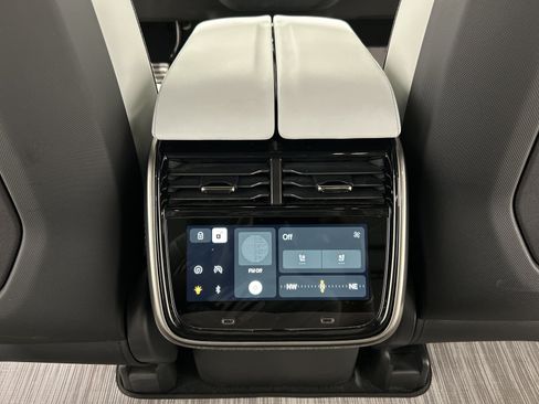 Used 2024 Rivian R1S Adventure AWD/4WD image 30