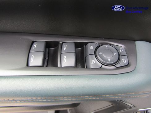 Used 2025 GMC Yukon XL AT4 w/ AT4 Premium Package AWD/4WD image 29
