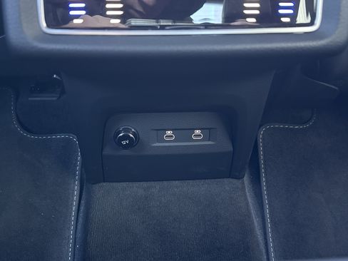 Used 2023 Audi e-tron Premium w/ Convenience Plus Package image 33