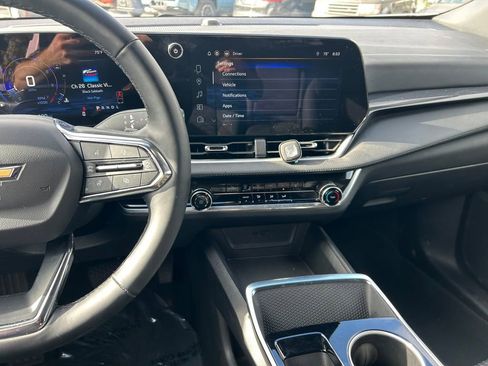 Used 2025 Chevrolet Equinox LT FWD image 16