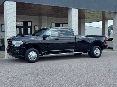 Used 2024 RAM 3500 Laramie w/ Sport Appearance Package AWD/4WD image 5