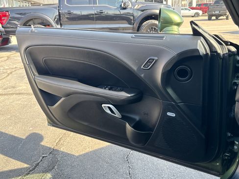 Used 2022 Dodge Challenger SXT w/ Plus Package image 15
