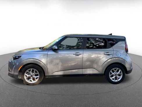 Used 2025 Kia Soul LX w/ LX Technology Package image 4