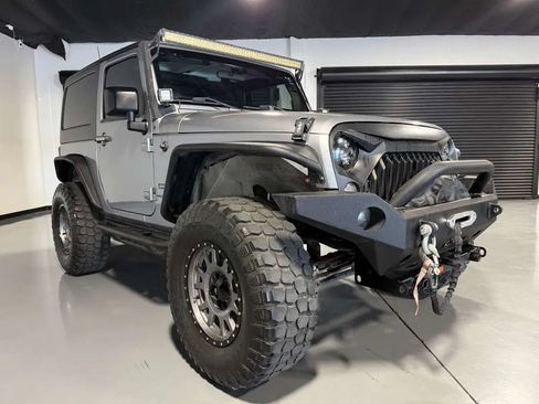 Used 2018 Jeep Wrangler Sport AWD/4WD image 3