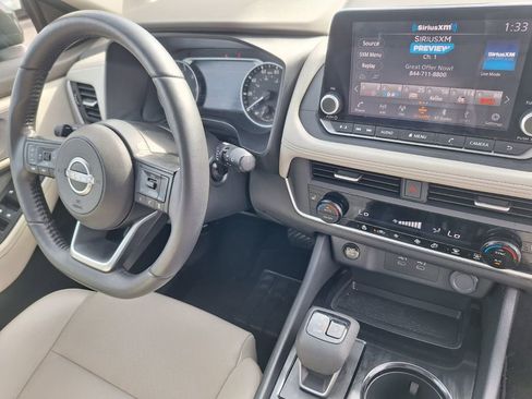 Used 2024 Nissan Rogue SV w/ SV Premium Package image 31