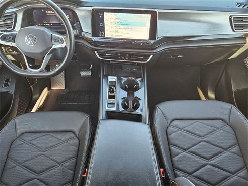 Used 2025 Volkswagen Atlas Cross Sport SE image 12