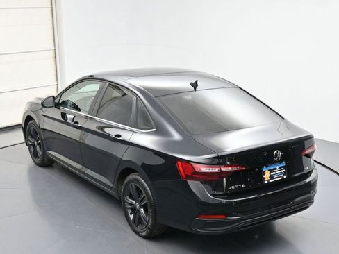 Certified 2024 Volkswagen Jetta SE w/ Panoramic Sunroof Package FWD image 29