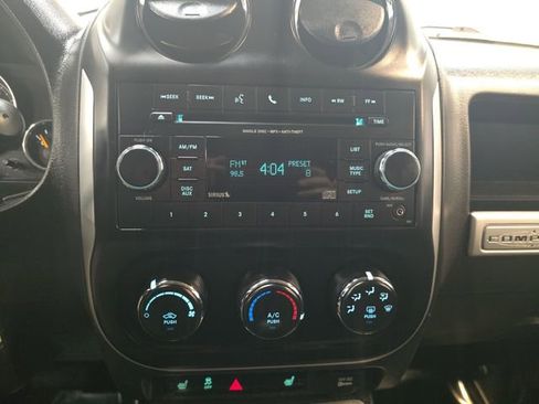 Used 2016 Jeep Compass Latitude image 18