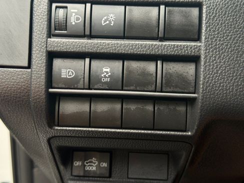 Used 2025 Toyota Tacoma SR AWD/4WD image 35