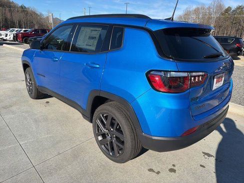 New 2026 Jeep Compass Latitude image 5