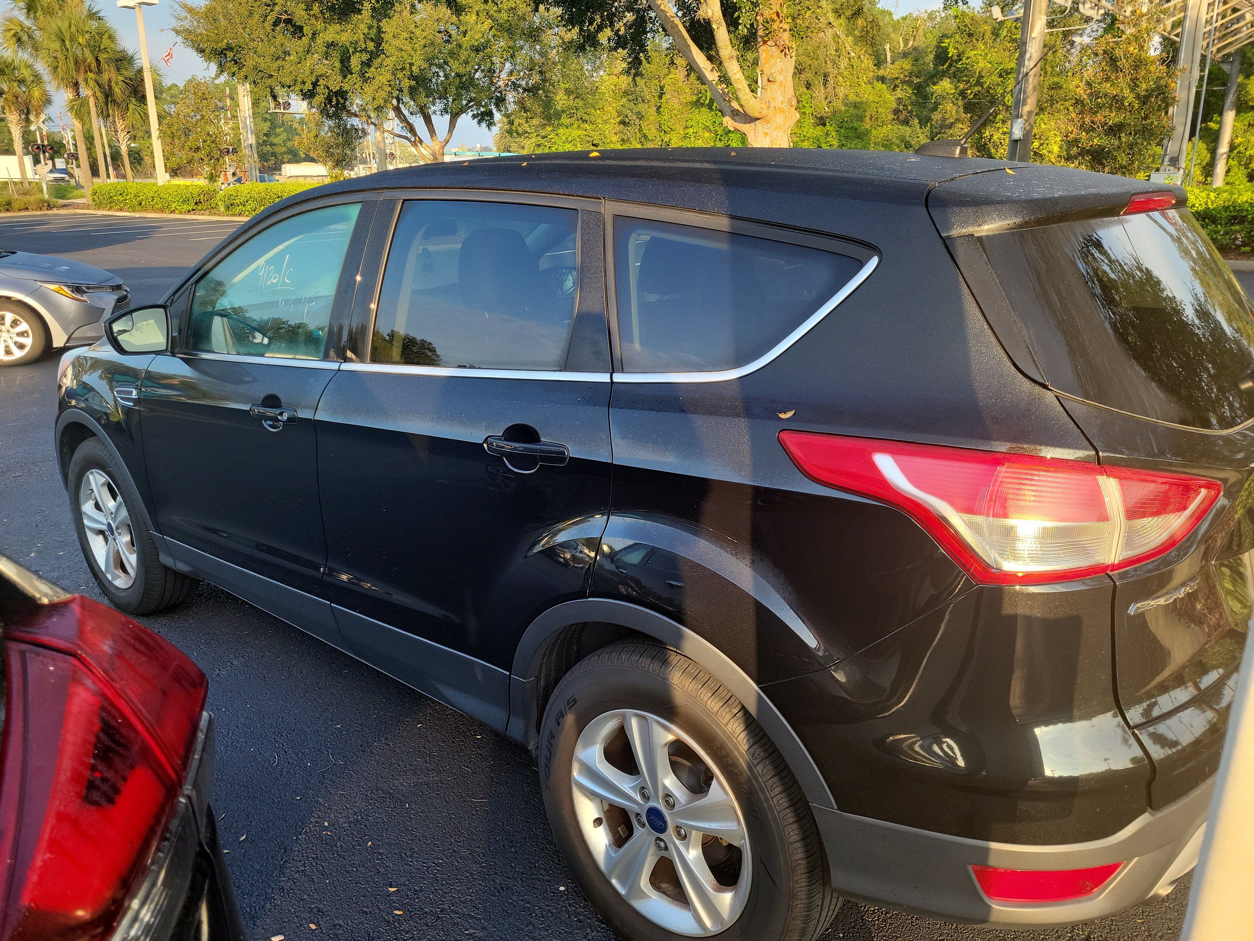Used 2015 Ford Escape SE FWD image 3