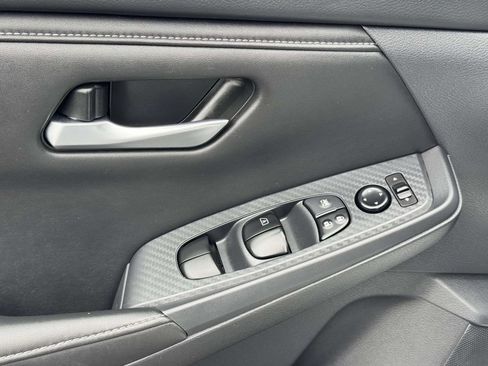 Used 2025 Nissan Sentra SV FWD image 18