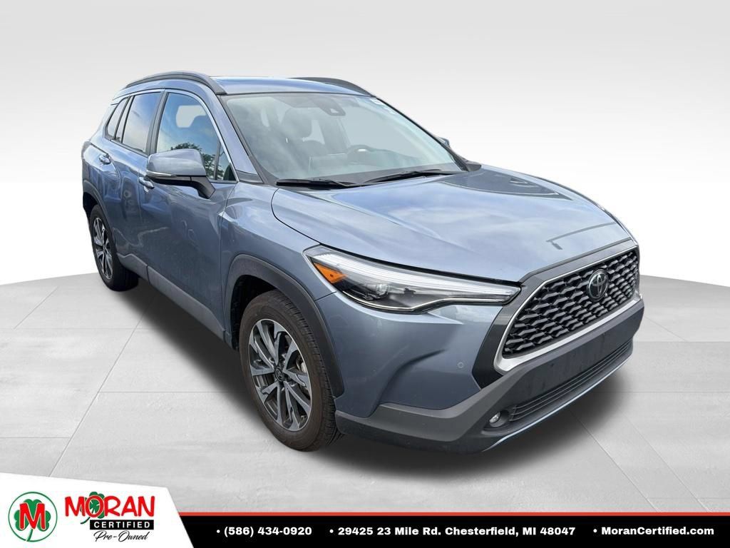 Used 2022 Toyota Corolla Cross XLE w/ Convenience Package AWD/4WD image 5