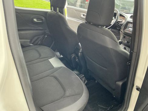 Used 2019 Jeep Renegade Altitude w/ Quick Order Package 2XM AWD/4WD image 24