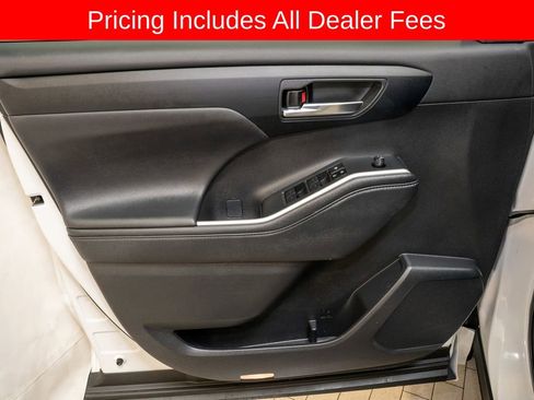 Used 2024 Toyota Highlander XSE FWD image 14