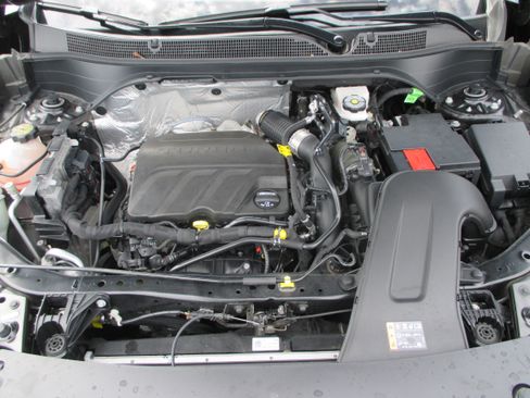 Used 2024 Chevrolet Trax LT w/ Sunroof Package image 23