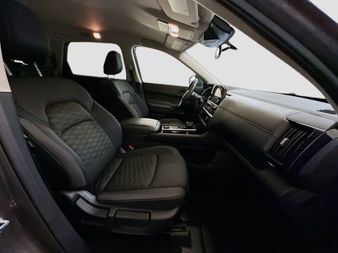 Used 2025 Nissan Pathfinder SV image 33