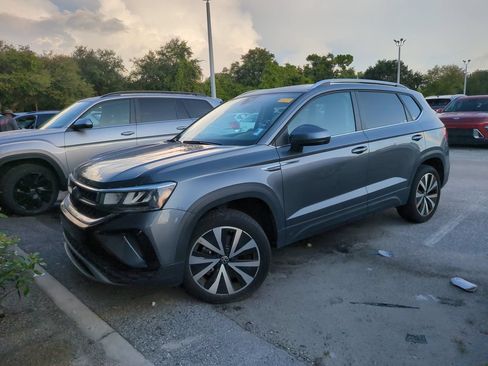 Certified 2023 Volkswagen Taos SE FWD image 2