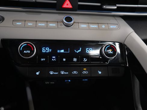 Used 2023 Hyundai Elantra Limited FWD image 21