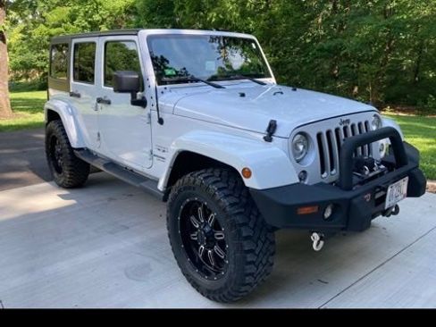 Used 2017 Jeep Wrangler Unlimited Sahara w/ Dual Top Group AWD/4WD image 36