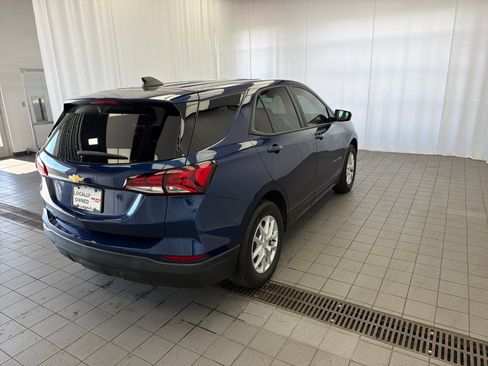 Used 2023 Chevrolet Equinox LS w/ LS Convenience Package FWD image 4